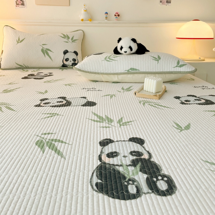 91家纺网 家纺一手货源 找家纺 富馨莱 2025春夏新款A类母婴级全棉纯棉夹棉床笠 熊猫团子