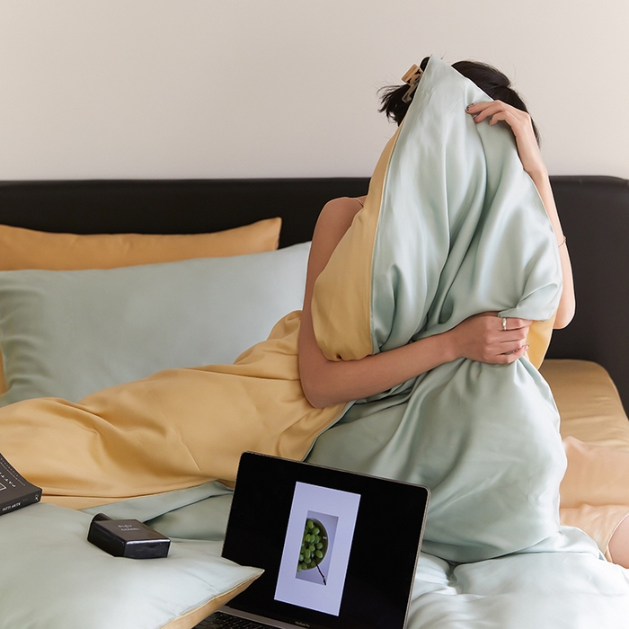 91家纺网 家纺一手货源 找家纺 禾时  2025新款奥地利进口兰精天丝莱赛尔四件套纯色双拼三件套 浅艾绿-香槟金