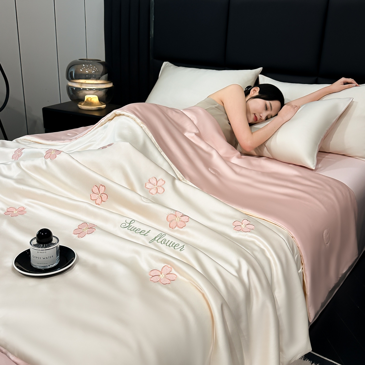 91家纺网 家纺一手货源 找家纺 （总）利欧 2025新款水洗天丝满绣刺绣床单床笠款夏被四件套