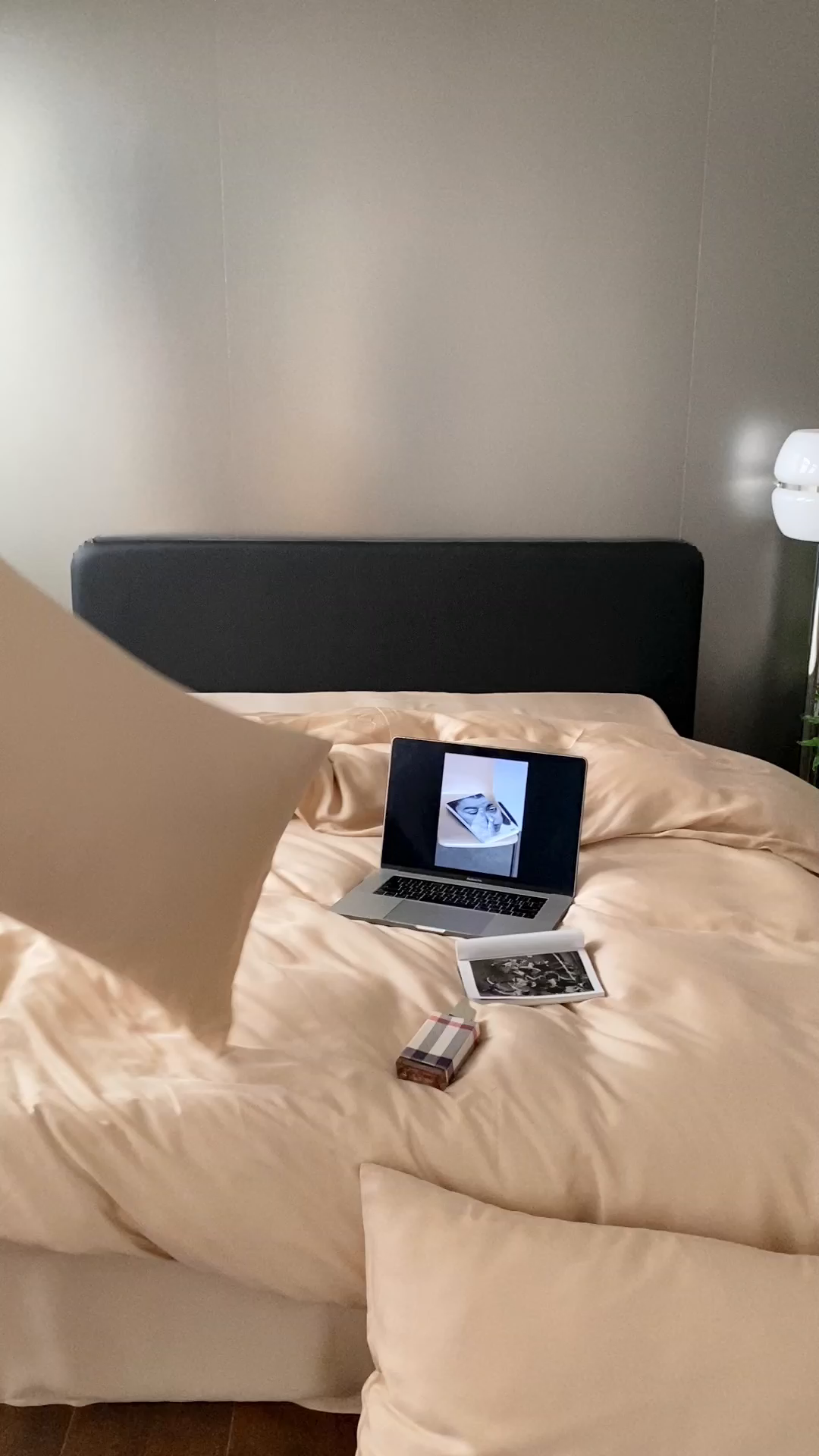 91家纺网 家纺一手货源 找家纺 禾时  2025新款奥地利进口兰精天丝莱赛尔四件套纯色双拼三件套 沙茶色