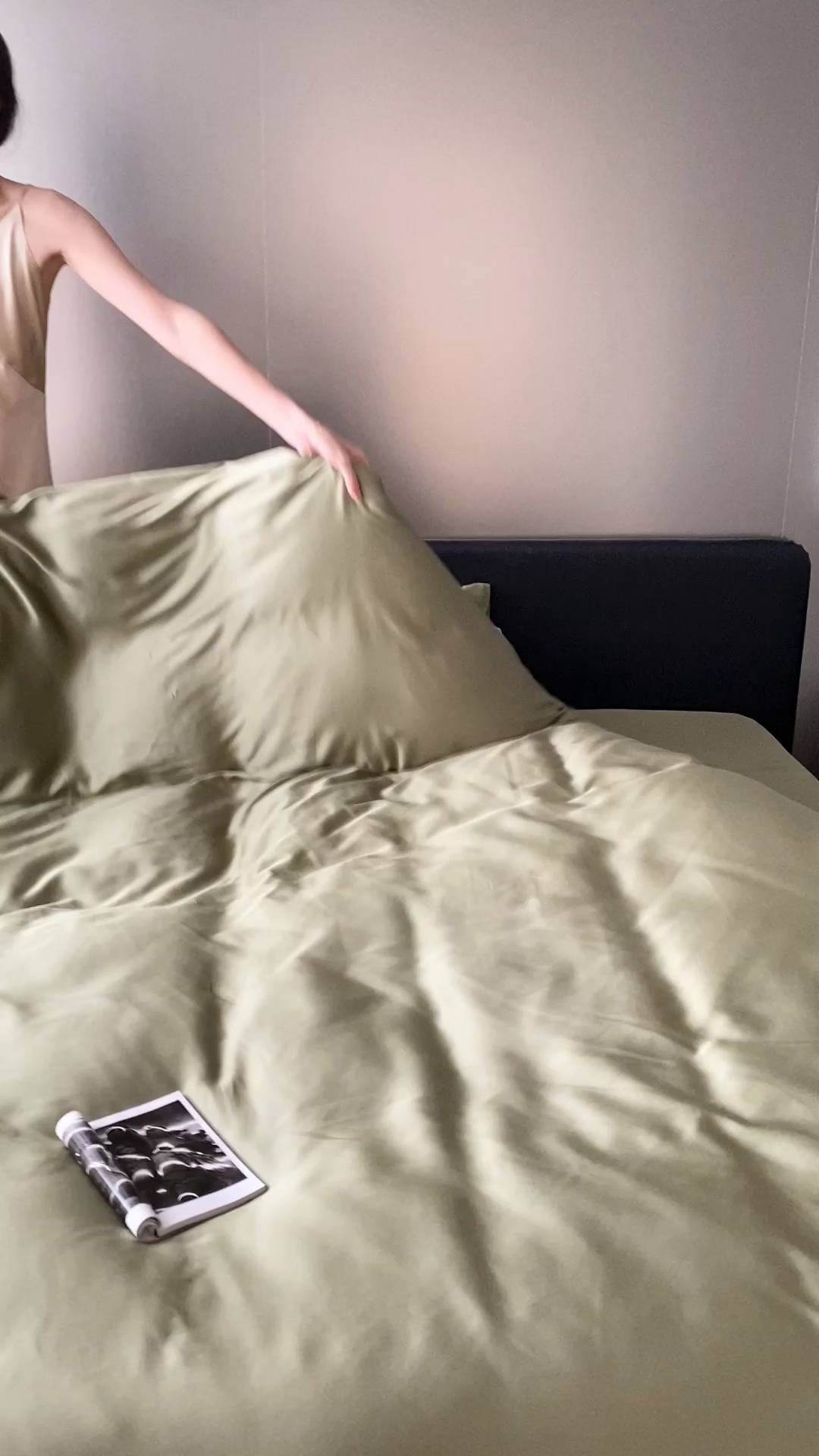 91家纺网 家纺一手货源 找家纺 禾时  2025新款奥地利进口兰精天丝莱赛尔四件套纯色双拼三件套 烟轻绿