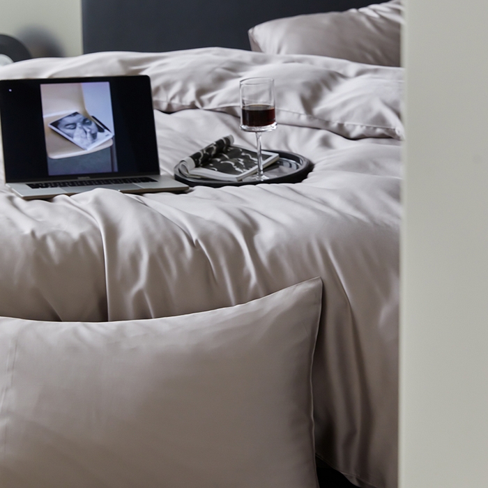 91家纺网 家纺一手货源 找家纺 禾时  2025新款奥地利进口兰精天丝莱赛尔四件套纯色双拼三件套 岩石灰