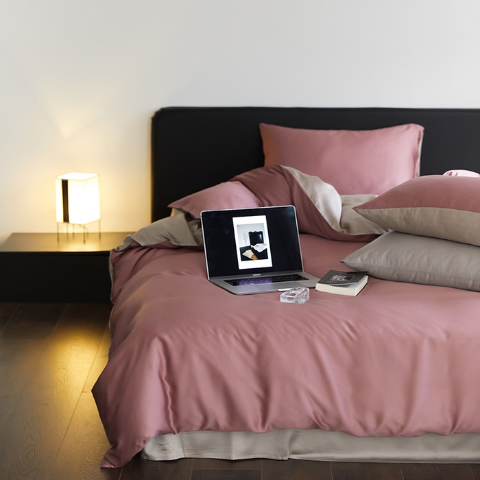 91家纺网 家纺一手货源 找家纺 禾时  2025新款奥地利进口兰精天丝莱赛尔四件套纯色双拼三件套 野樱莓-芋泥灰