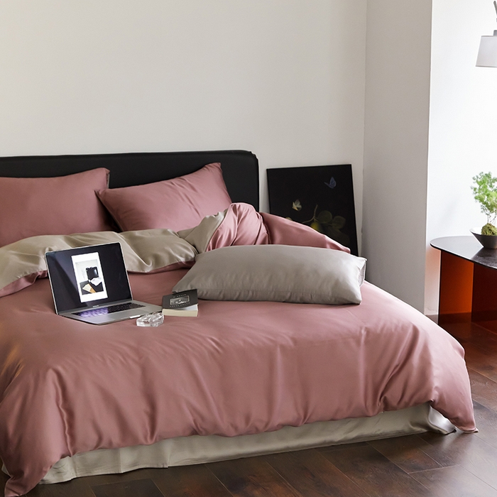 91家纺网 家纺一手货源 找家纺 禾时  2025新款奥地利进口兰精天丝莱赛尔四件套纯色双拼三件套 野樱莓-芋泥灰