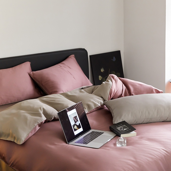 91家纺网 家纺一手货源 找家纺 禾时  2025新款奥地利进口兰精天丝莱赛尔四件套纯色双拼三件套 野樱莓-芋泥灰