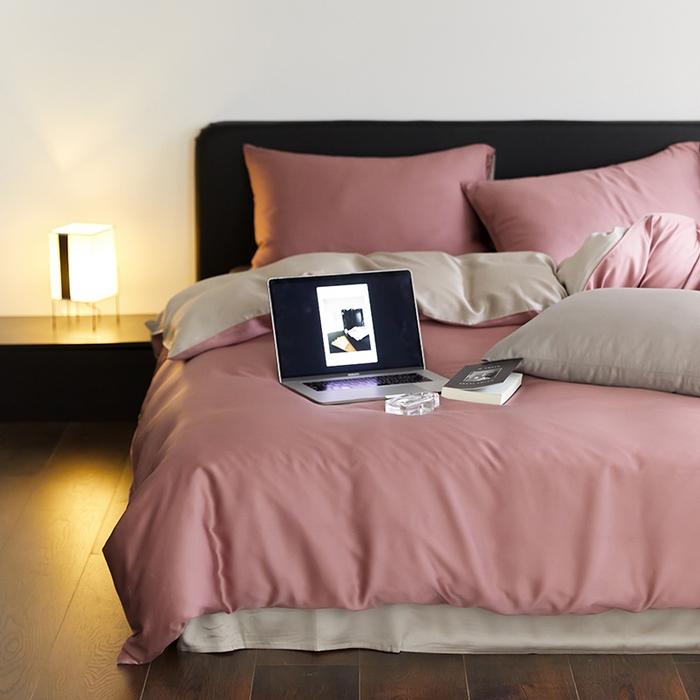 91家纺网 家纺一手货源 找家纺 禾时  2025新款奥地利进口兰精天丝莱赛尔四件套纯色双拼三件套 野樱莓-芋泥灰