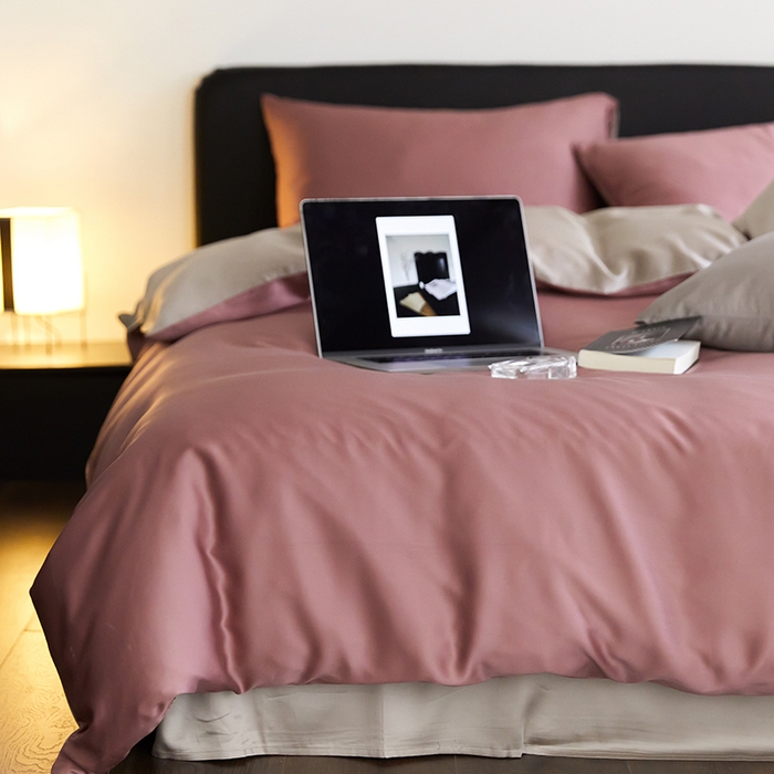 91家纺网 家纺一手货源 找家纺 禾时  2025新款奥地利进口兰精天丝莱赛尔四件套纯色双拼三件套 野樱莓-芋泥灰