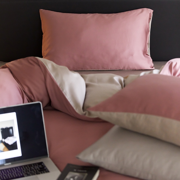 91家纺网 家纺一手货源 找家纺 禾时  2025新款奥地利进口兰精天丝莱赛尔四件套纯色双拼三件套 野樱莓-芋泥灰