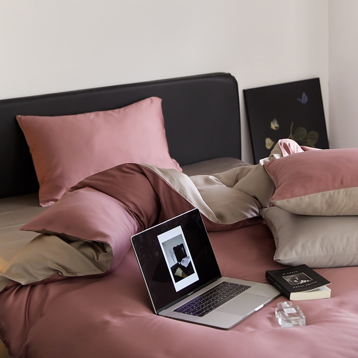 91家纺网 家纺一手货源 找家纺 禾时  2025新款奥地利进口兰精天丝莱赛尔四件套纯色双拼三件套 野樱莓-芋泥灰