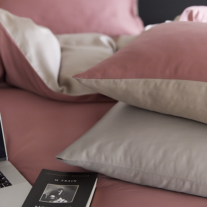 91家纺网 家纺一手货源 找家纺 禾时  2025新款奥地利进口兰精天丝莱赛尔四件套纯色双拼三件套 野樱莓-芋泥灰