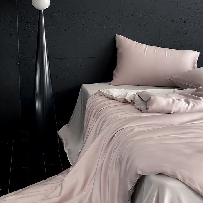 91家纺网 家纺一手货源 找家纺 禾时  2025新款奥地利进口兰精天丝莱赛尔四件套纯色双拼三件套 夜影凝香-霜华银