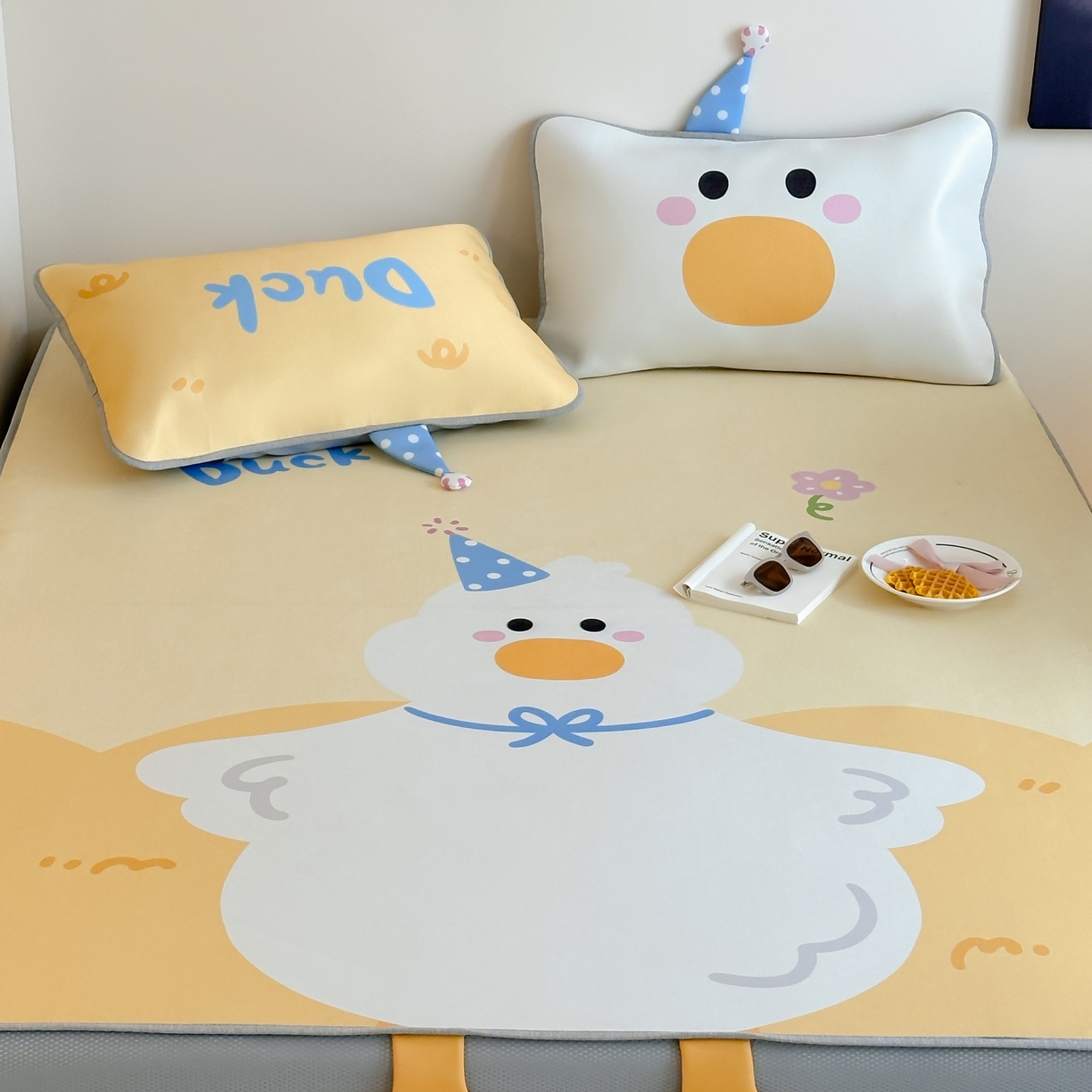 91家纺网 家纺一手货源 找家纺 觅糖家纺 2025春夏新款大版异形卡通凉席席子 萌萌鸭