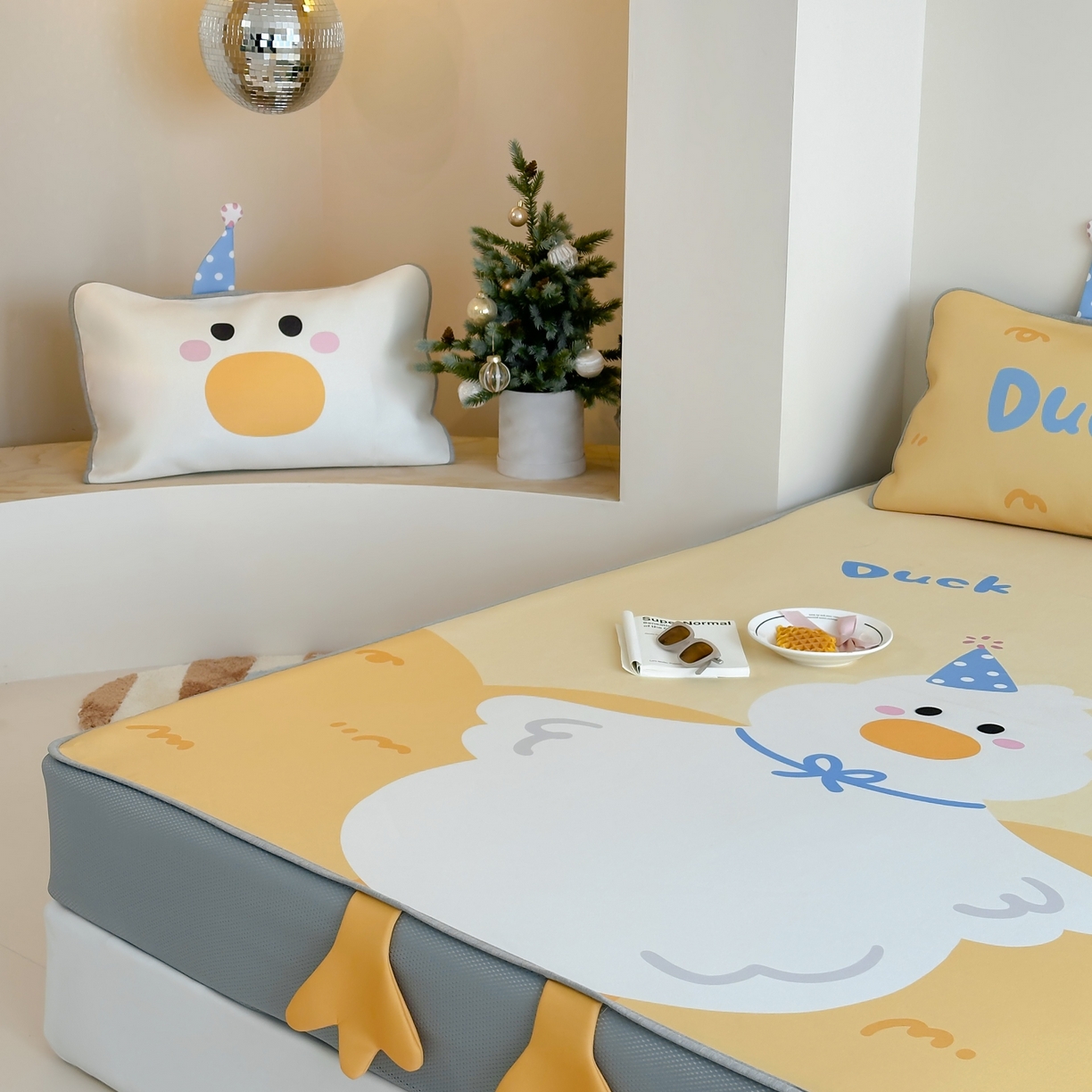 91家纺网 家纺一手货源 找家纺 觅糖家纺 2025春夏新款大版异形卡通凉席席子 萌萌鸭