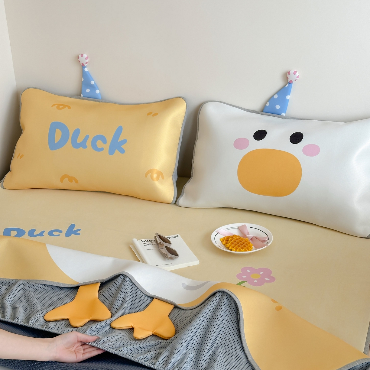 91家纺网 家纺一手货源 找家纺 觅糖家纺 2025春夏新款大版异形卡通凉席席子 萌萌鸭