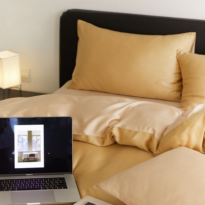 91家纺网 家纺一手货源 找家纺 禾时  2025新款奥地利进口兰精天丝莱赛尔四件套纯色双拼三件套 芝士黄-沙茶色