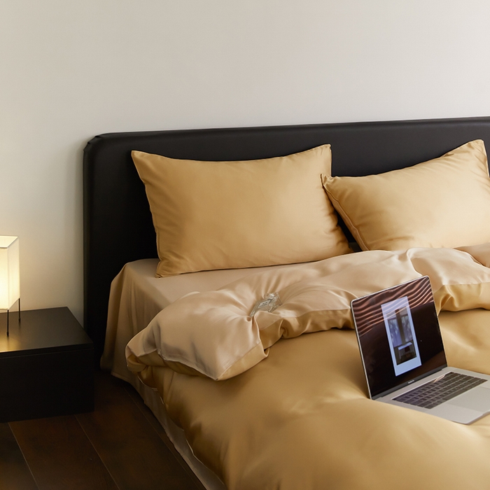 91家纺网 家纺一手货源 找家纺 禾时  2025新款奥地利进口兰精天丝莱赛尔四件套纯色双拼三件套 芝士黄-沙茶色