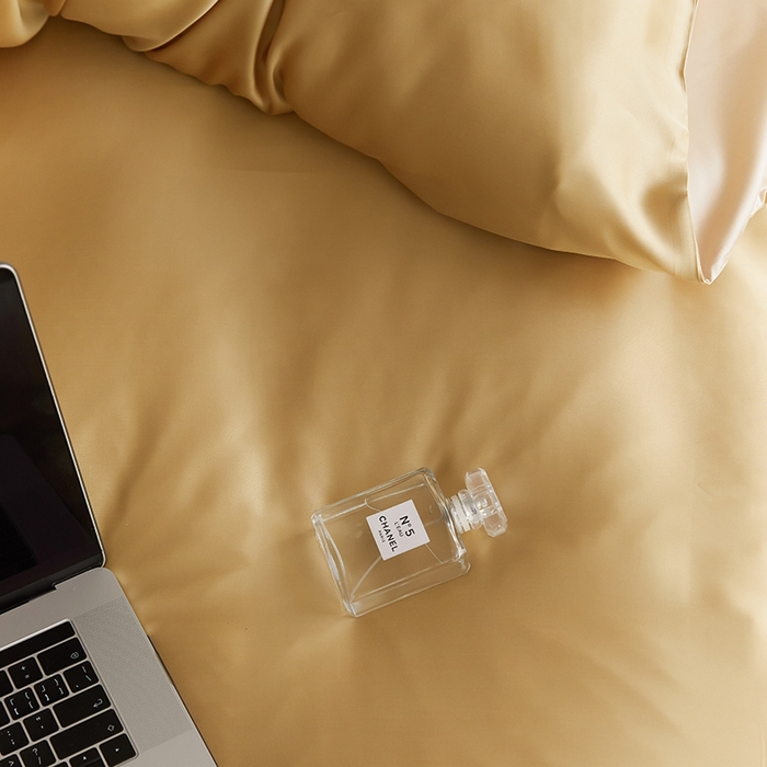 91家纺网 家纺一手货源 找家纺 禾时  2025新款奥地利进口兰精天丝莱赛尔四件套纯色双拼三件套 芝士黄-沙茶色