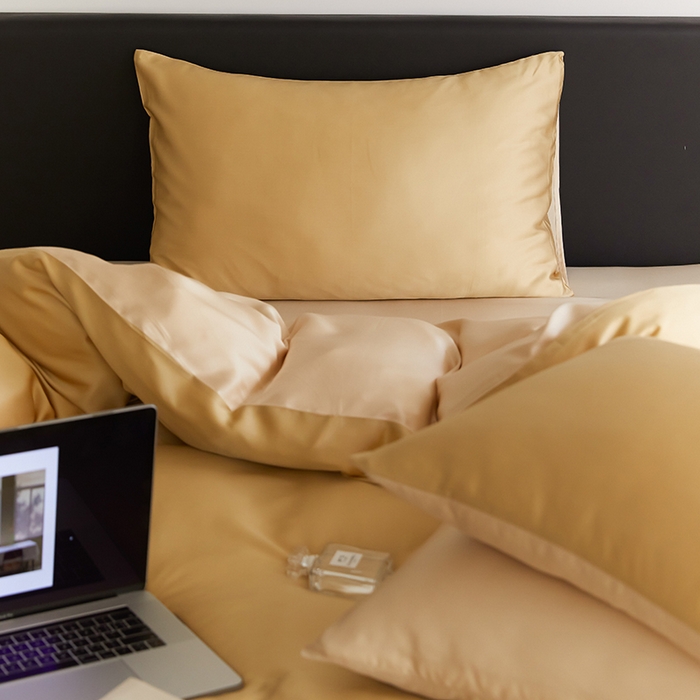 91家纺网 家纺一手货源 找家纺 禾时  2025新款奥地利进口兰精天丝莱赛尔四件套纯色双拼三件套 芝士黄-沙茶色