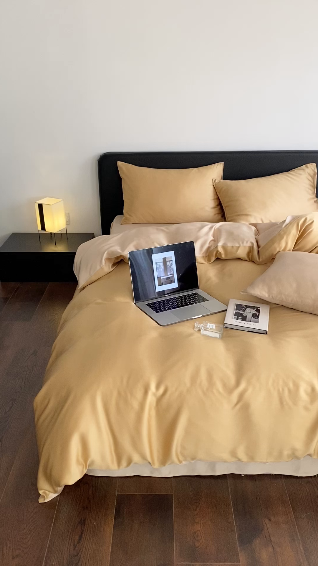 91家纺网 家纺一手货源 找家纺 禾时  2025新款奥地利进口兰精天丝莱赛尔四件套纯色双拼三件套 芝士黄-沙茶色