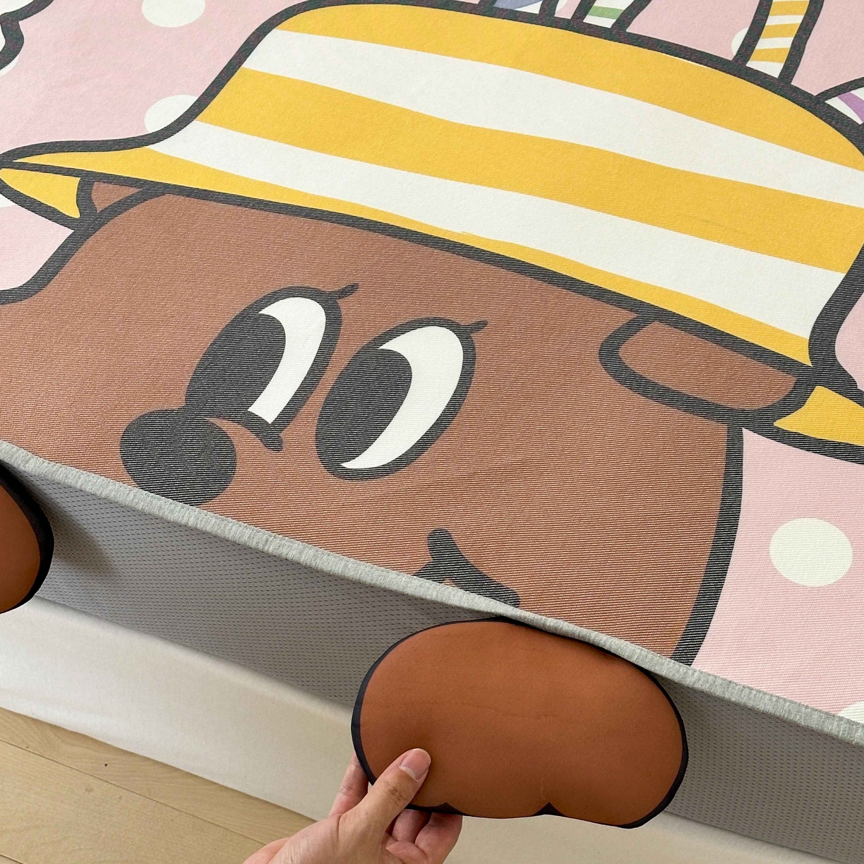 91家纺网 家纺一手货源 找家纺 觅糖家纺 2025春夏新款大版异形卡通凉席席子 生日快乐