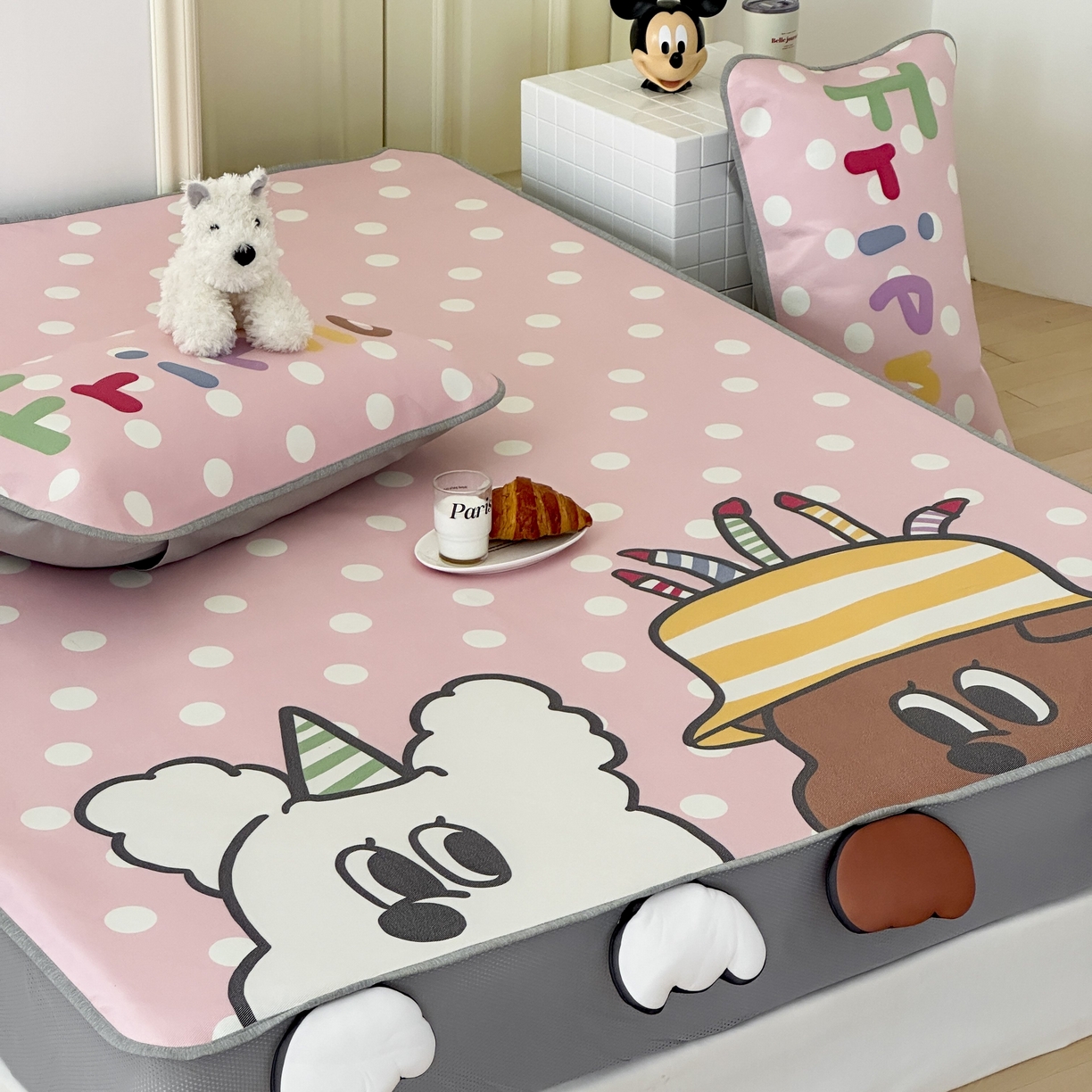 91家纺网 家纺一手货源 找家纺 觅糖家纺 2025春夏新款大版异形卡通凉席席子 生日快乐