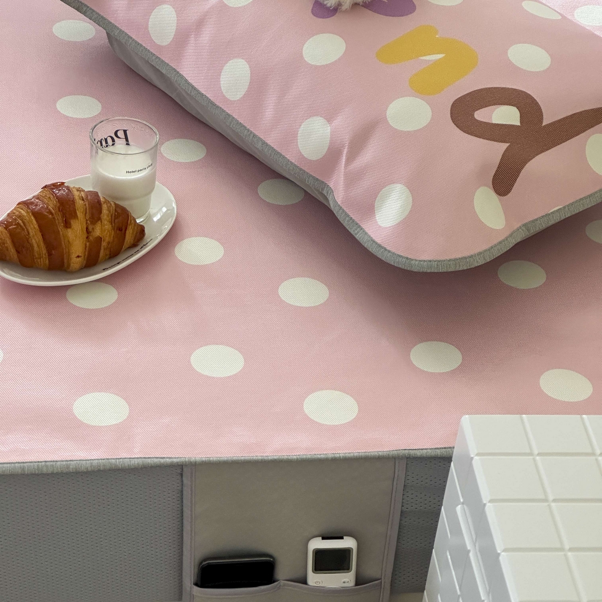 91家纺网 家纺一手货源 找家纺 觅糖家纺 2025春夏新款大版异形卡通凉席席子 生日快乐