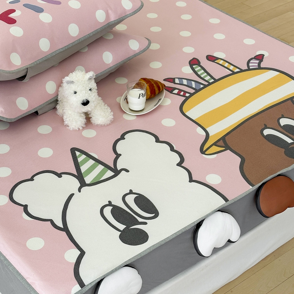 91家纺网 家纺一手货源 找家纺 觅糖家纺 2025春夏新款大版异形卡通凉席席子 生日快乐