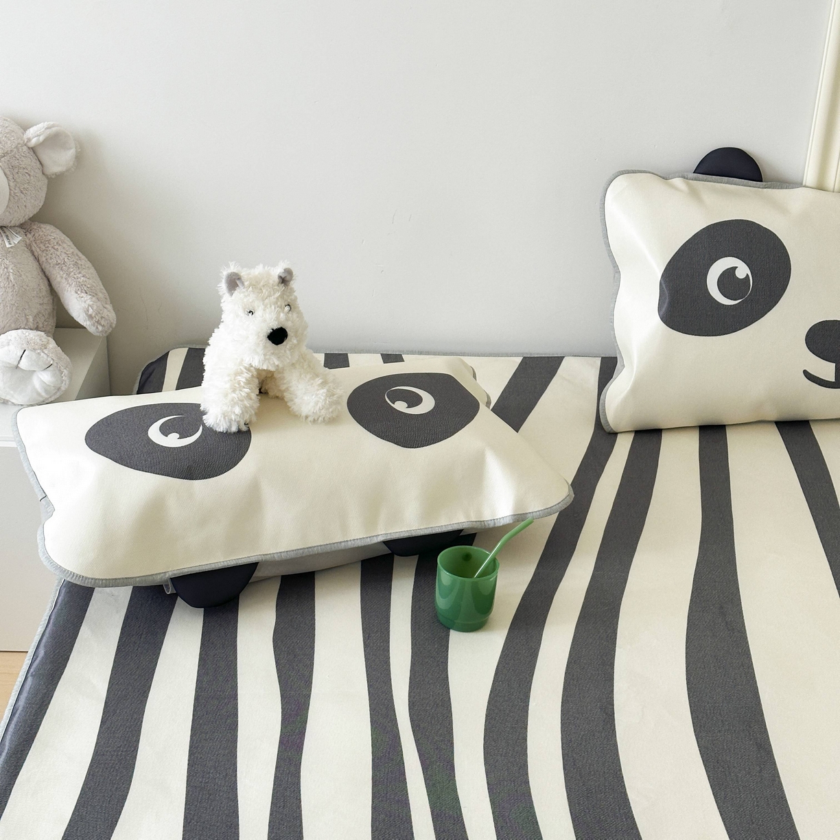 91家纺网 家纺一手货源 找家纺 觅糖家纺 2025春夏新款大版异形卡通凉席席子 线条熊猫