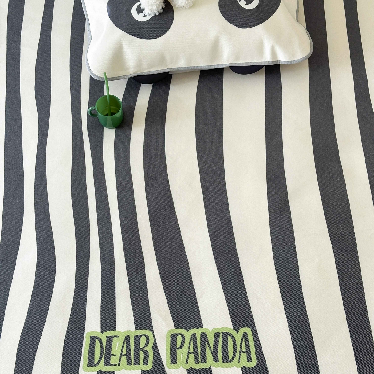 91家纺网 家纺一手货源 找家纺 觅糖家纺 2025春夏新款大版异形卡通凉席席子 线条熊猫