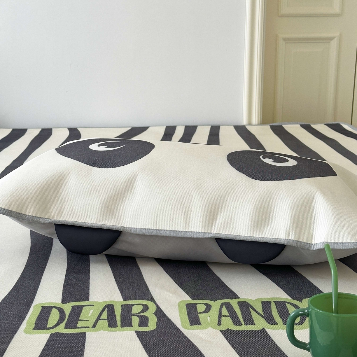 91家纺网 家纺一手货源 找家纺 觅糖家纺 2025春夏新款大版异形卡通凉席席子 线条熊猫