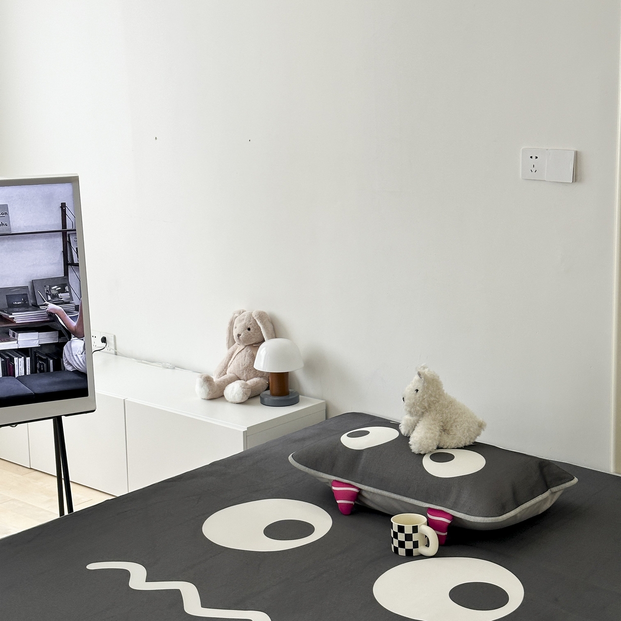 91家纺网 家纺一手货源 找家纺 觅糖家纺 2025春夏新款大版异形卡通凉席席子 小怪兽黑