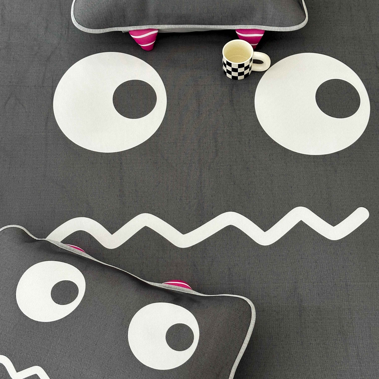 91家纺网 家纺一手货源 找家纺 觅糖家纺 2025春夏新款大版异形卡通凉席席子 小怪兽黑