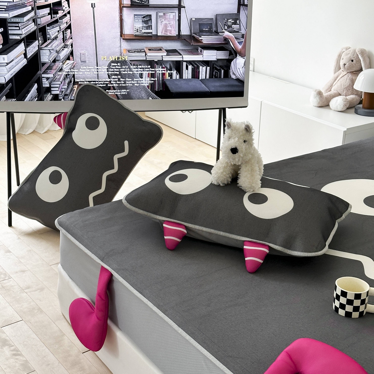 91家纺网 家纺一手货源 找家纺 觅糖家纺 2025春夏新款大版异形卡通凉席席子 小怪兽黑