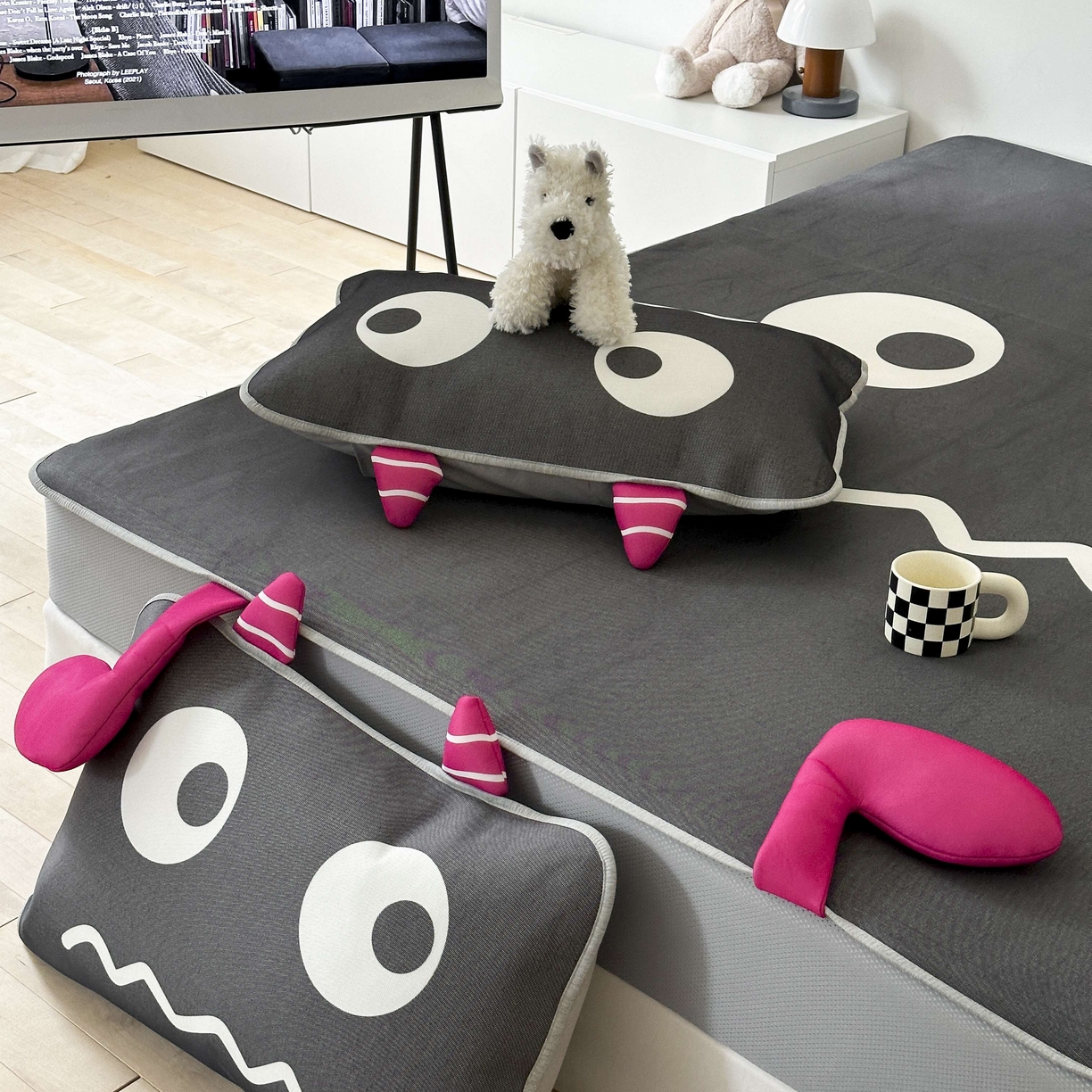 91家纺网 家纺一手货源 找家纺 觅糖家纺 2025春夏新款大版异形卡通凉席席子 小怪兽黑