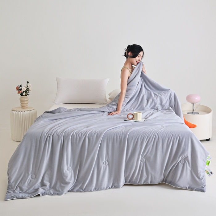 91家纺网 家纺一手货源 找家纺 金帛坊 2025新款凉感丝氨纶夏被夏凉被空调被 高级灰