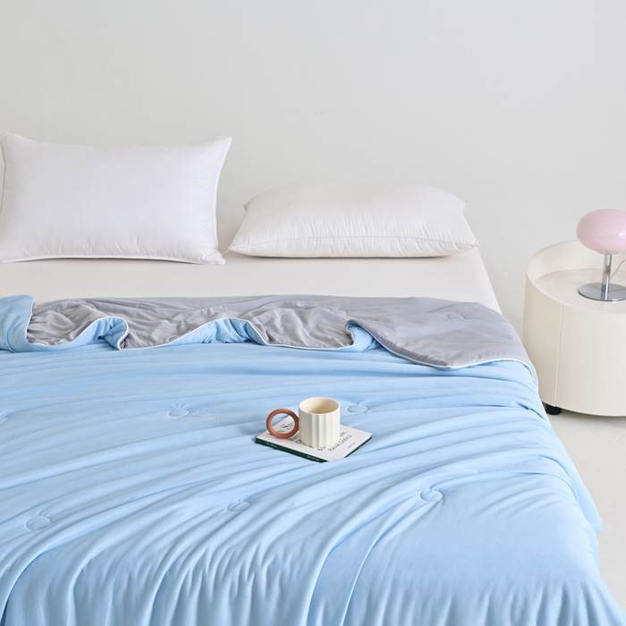 91家纺网 家纺一手货源 找家纺 金帛坊 2025新款凉感丝氨纶夏被夏凉被空调被 蓝拼灰