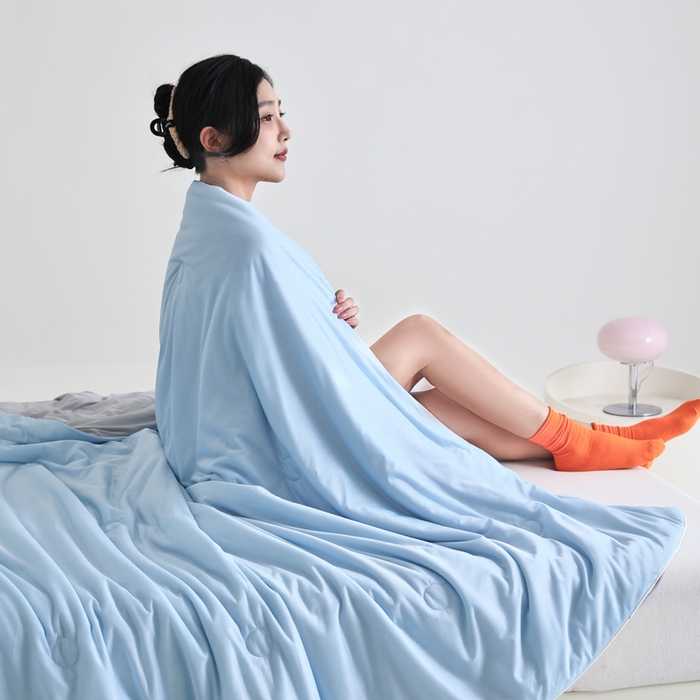 91家纺网 家纺一手货源 找家纺 金帛坊 2025新款凉感丝氨纶夏被夏凉被空调被 蓝拼灰