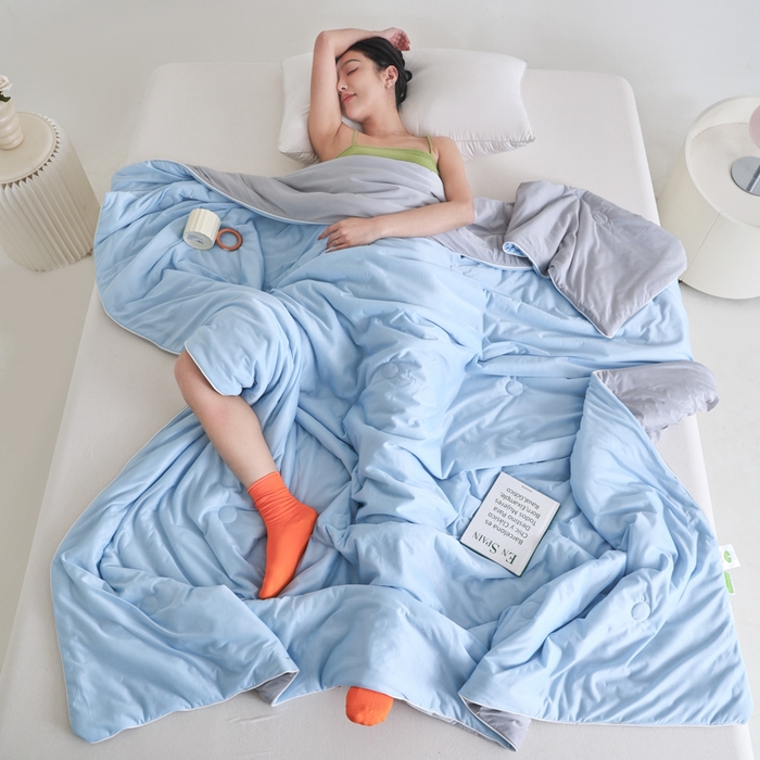 91家纺网 家纺一手货源 找家纺 金帛坊 2025新款凉感丝氨纶夏被夏凉被空调被 蓝拼灰