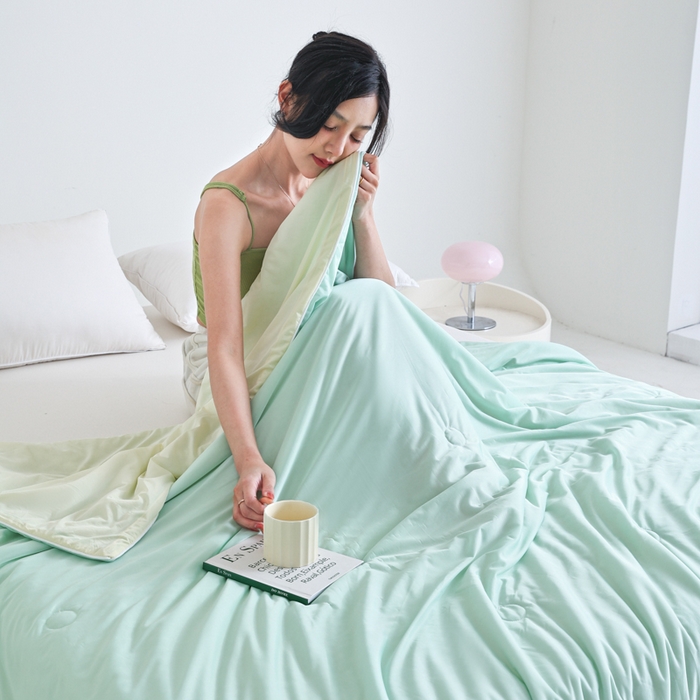 91家纺网 家纺一手货源 找家纺 金帛坊 2025新款凉感丝氨纶夏被夏凉被空调被 绿拼米黄