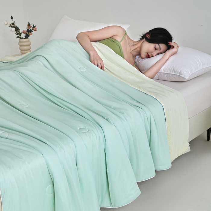 91家纺网 家纺一手货源 找家纺 金帛坊 2025新款凉感丝氨纶夏被夏凉被空调被 绿拼米黄