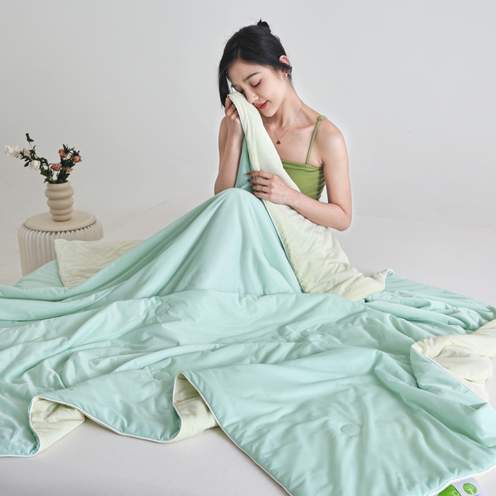 91家纺网 家纺一手货源 找家纺 金帛坊 2025新款凉感丝氨纶夏被夏凉被空调被 绿拼米黄