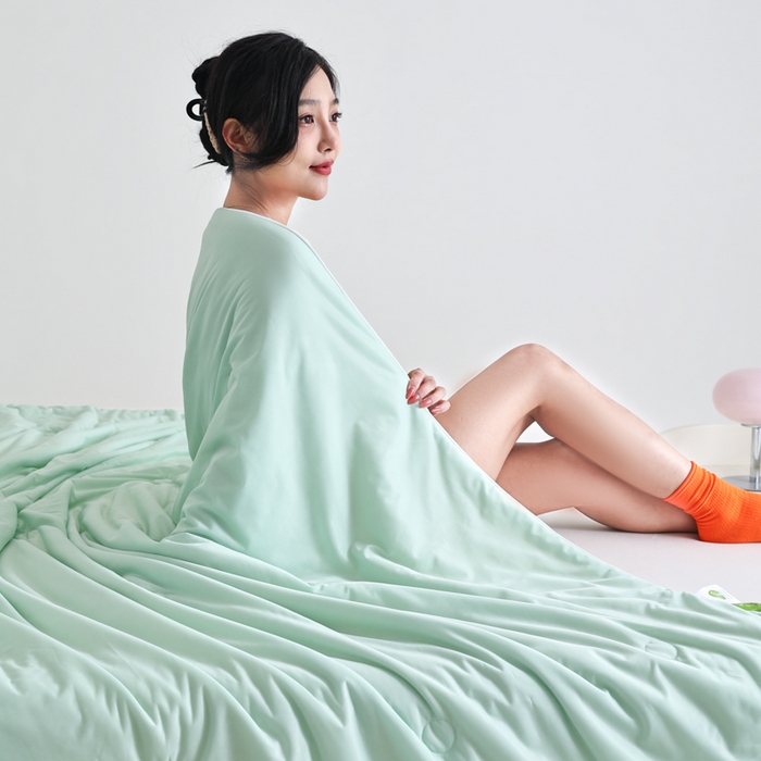 91家纺网 家纺一手货源 找家纺 金帛坊 2025新款凉感丝氨纶夏被夏凉被空调被 绿拼米黄