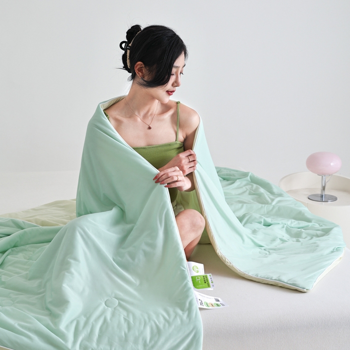 91家纺网 家纺一手货源 找家纺 金帛坊 2025新款凉感丝氨纶夏被夏凉被空调被 绿拼米黄