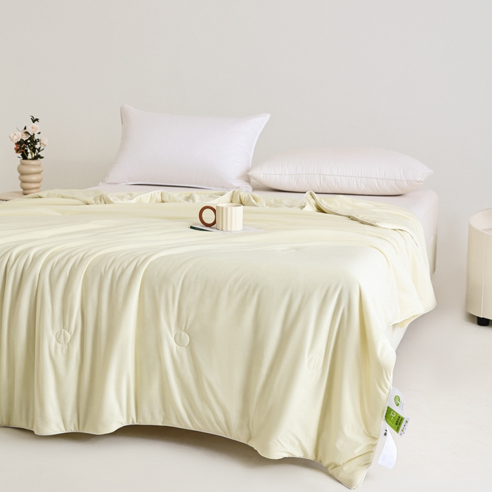 91家纺网 家纺一手货源 找家纺 金帛坊 2025新款凉感丝氨纶夏被夏凉被空调被 浅米黄