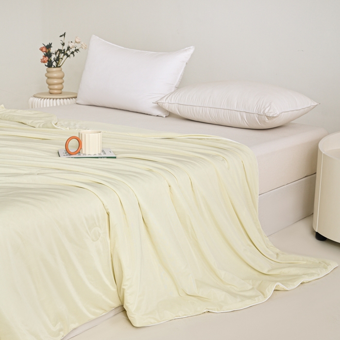 91家纺网 家纺一手货源 找家纺 金帛坊 2025新款凉感丝氨纶夏被夏凉被空调被 浅米黄