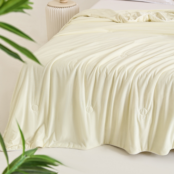 91家纺网 家纺一手货源 找家纺 金帛坊 2025新款凉感丝氨纶夏被夏凉被空调被 浅米黄