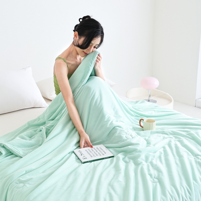 91家纺网 家纺一手货源 找家纺 金帛坊 2025新款凉感丝氨纶夏被夏凉被空调被 清新绿