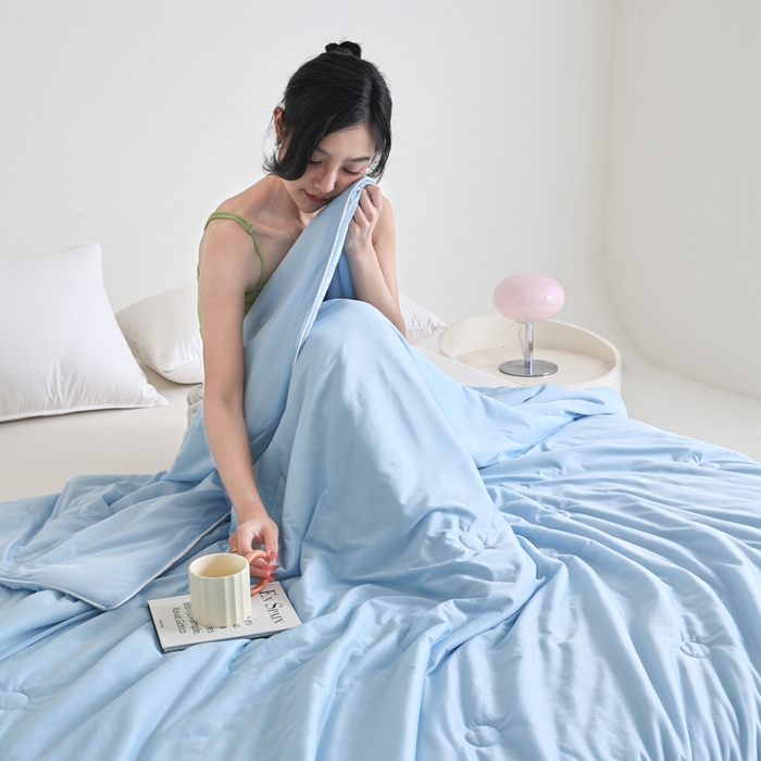 91家纺网 家纺一手货源 找家纺 金帛坊 2025新款凉感丝氨纶夏被夏凉被空调被 天空蓝