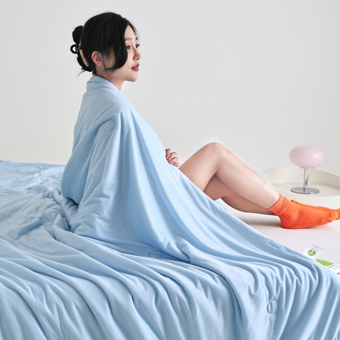 91家纺网 家纺一手货源 找家纺 金帛坊 2025新款凉感丝氨纶夏被夏凉被空调被 天空蓝