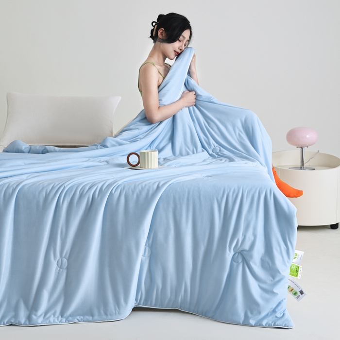 91家纺网 家纺一手货源 找家纺 金帛坊 2025新款凉感丝氨纶夏被夏凉被空调被 天空蓝